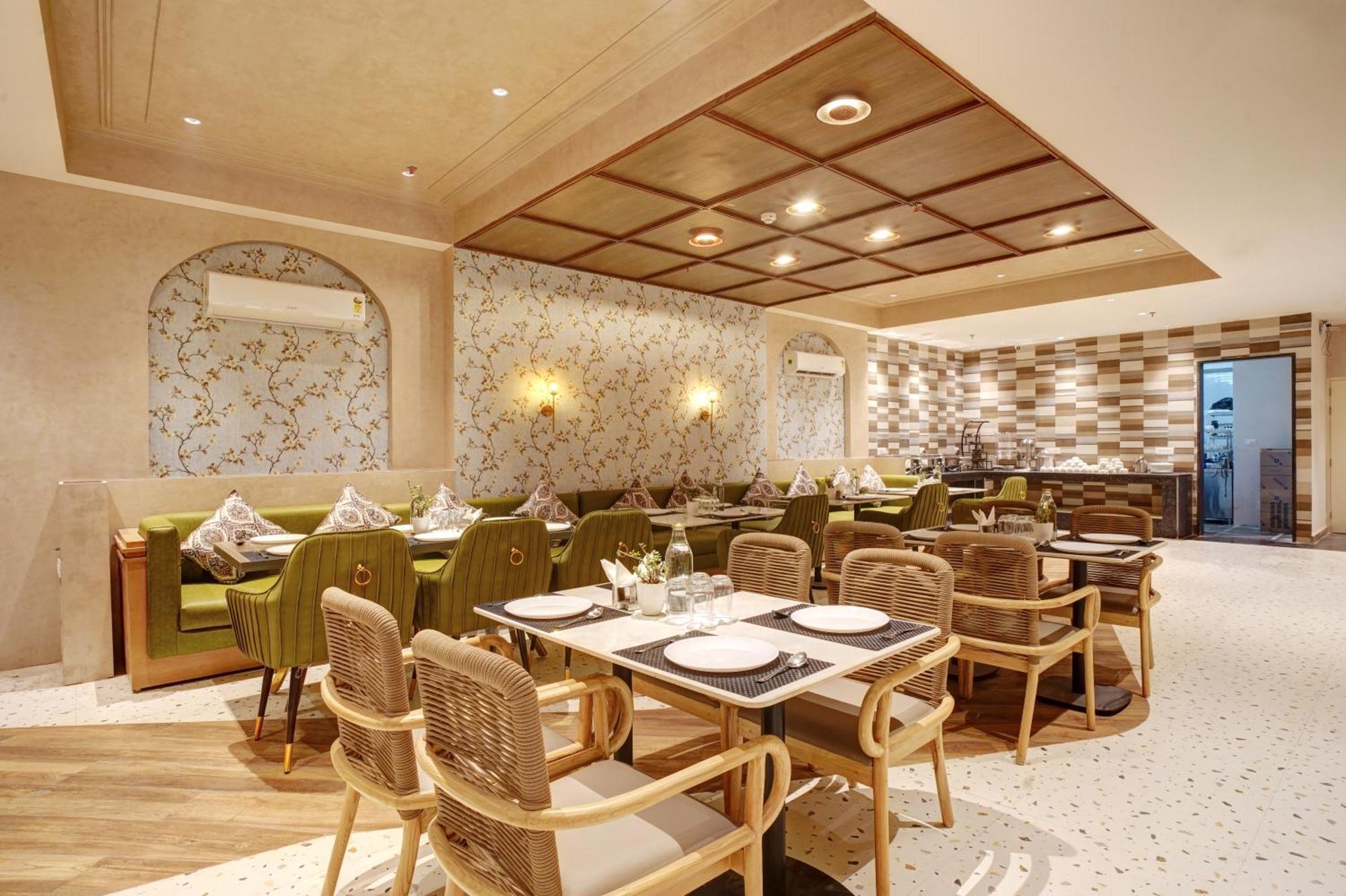 Iva Premium Delhi Airport With Airport Drop Hotel New Delhi Exterior foto