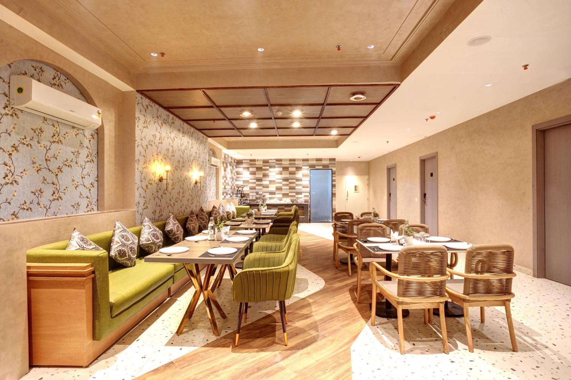 Iva Premium Delhi Airport With Airport Drop Hotel New Delhi Exterior foto
