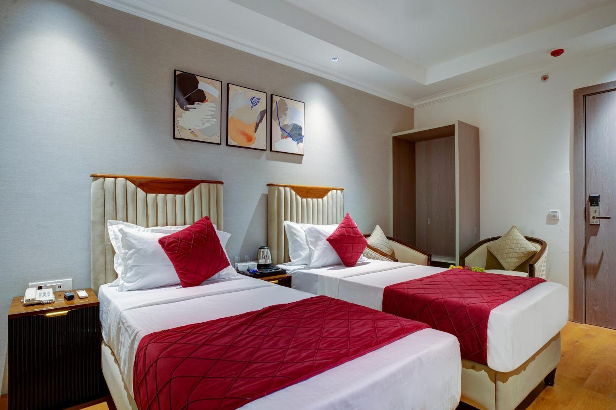 Iva Premium Delhi Airport With Airport Drop Hotel New Delhi Exterior foto