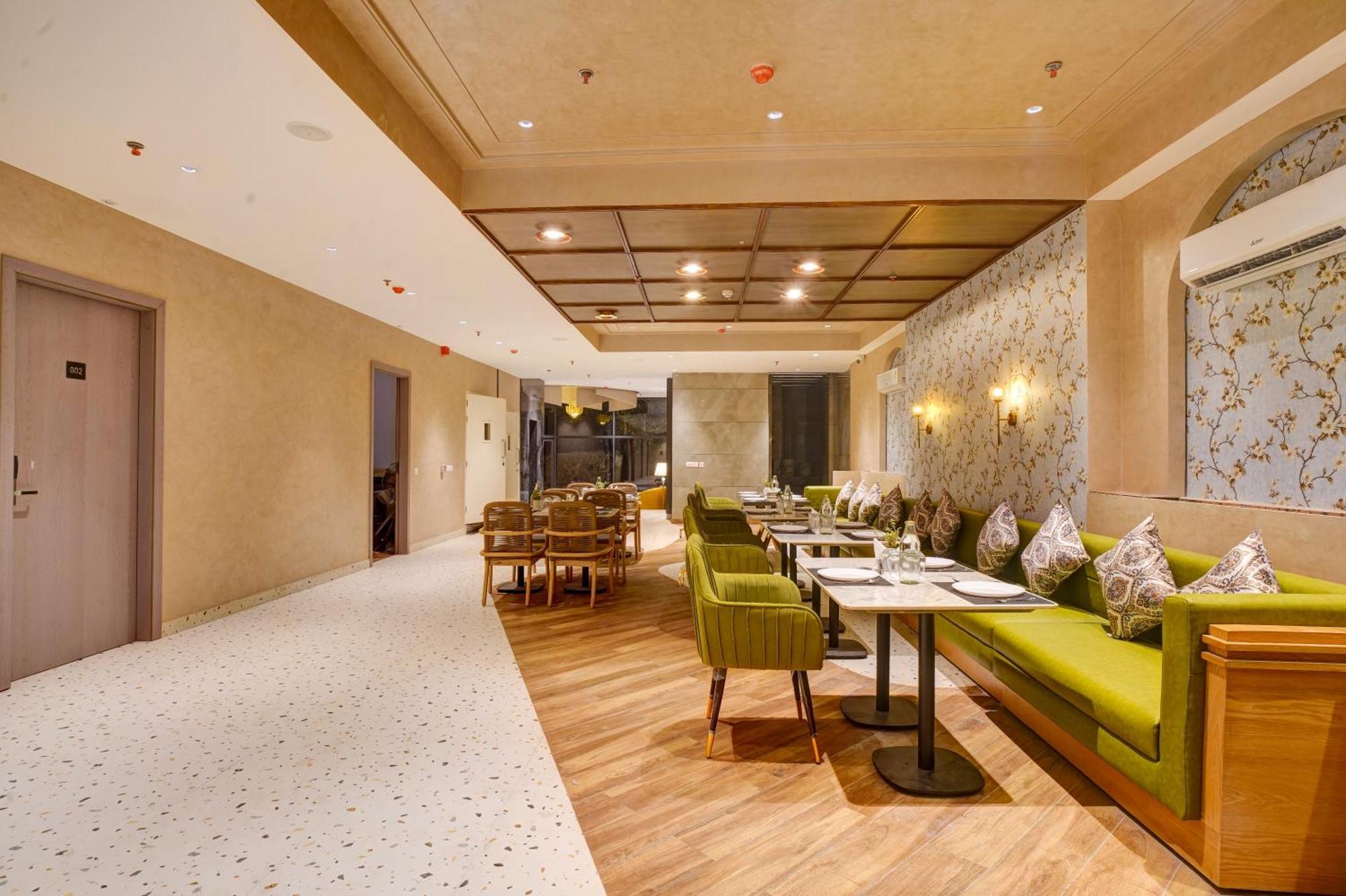 Iva Premium Delhi Airport With Airport Drop Hotel New Delhi Exterior foto