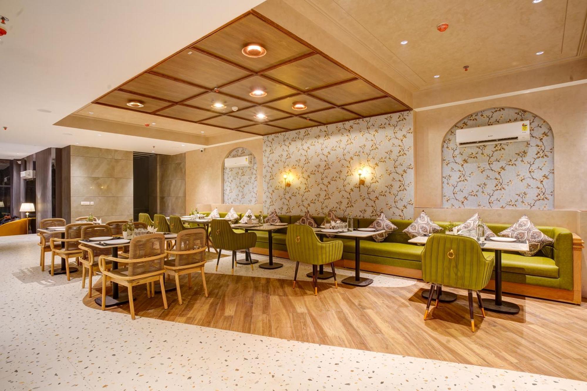 Iva Premium Delhi Airport With Airport Drop Hotel New Delhi Exterior foto