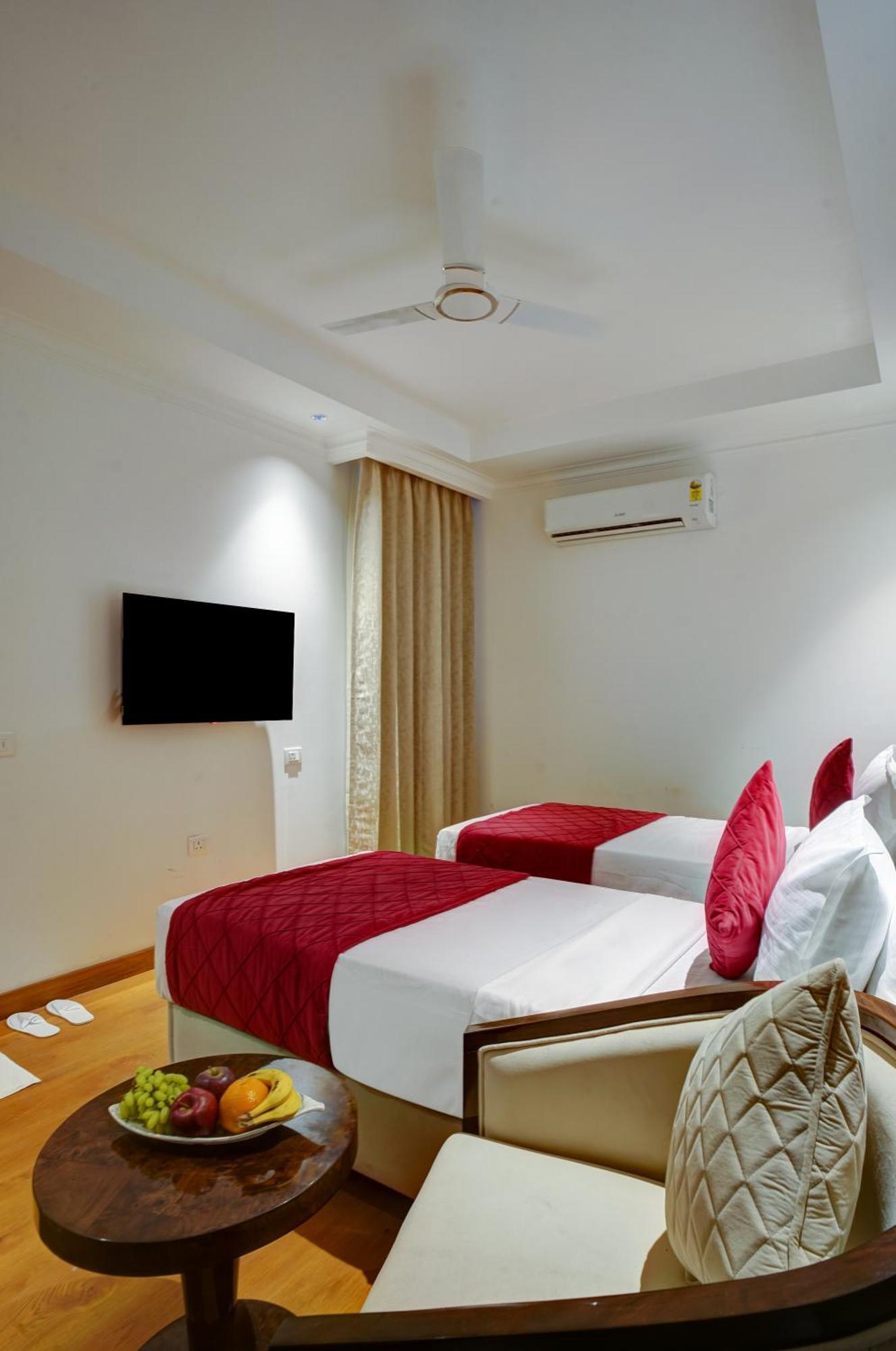 Iva Premium Delhi Airport With Airport Drop Hotel New Delhi Exterior foto
