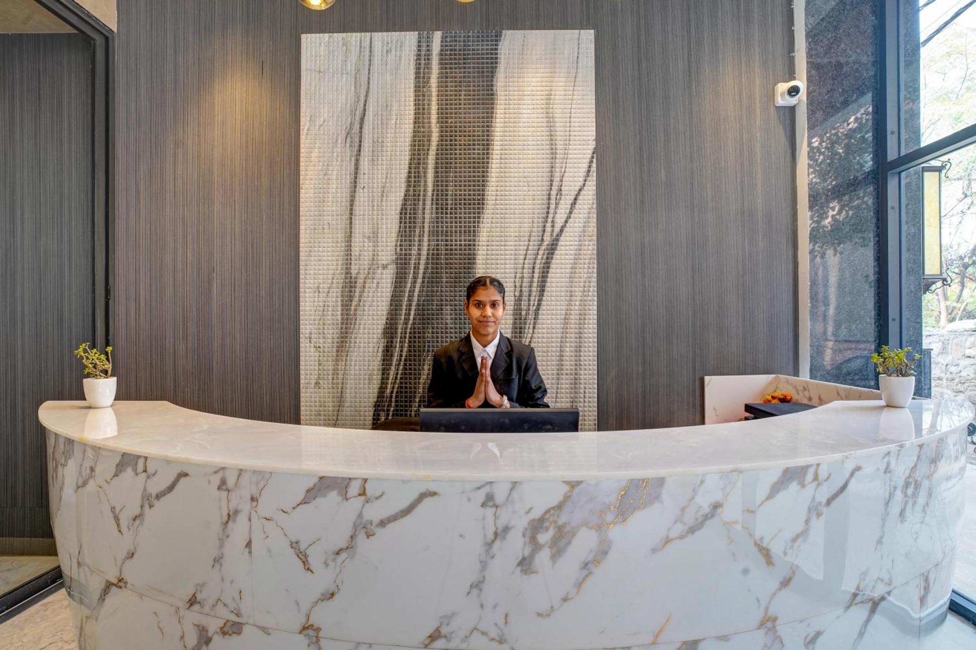 Iva Premium Delhi Airport With Airport Drop Hotel New Delhi Exterior foto