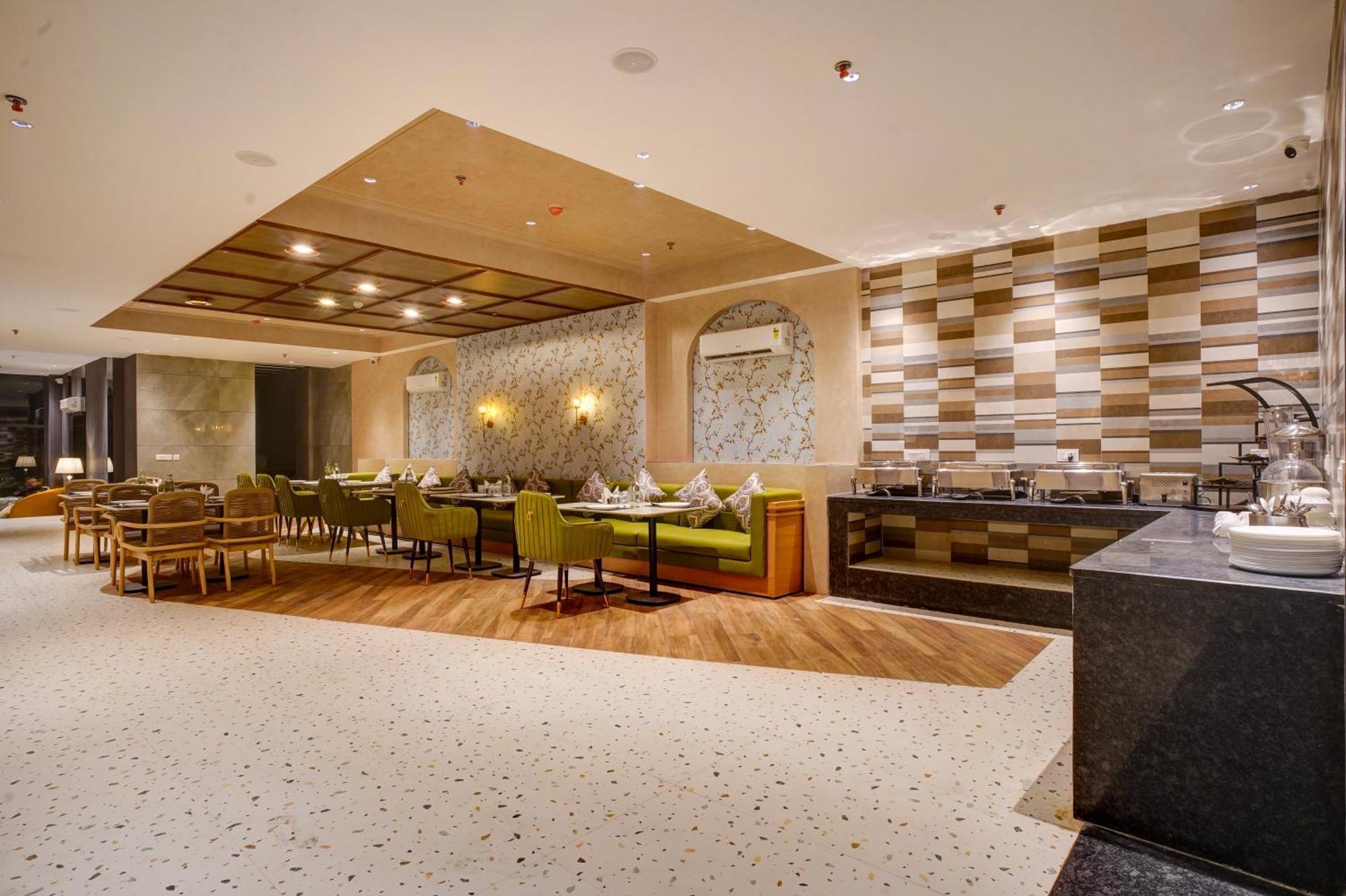 Iva Premium Delhi Airport With Airport Drop Hotel New Delhi Exterior foto